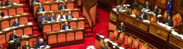 Sono 91 anziché 180 i milioni di euro destinati al finanziamento pubblico ai partiti nel 2013. Ma a chi andranno questi soldi? Fino allo scorso luglio bastava l’1% per accedere ai finanziamenti, ora le regole sono diverse: senza un parlamentare eletto niente denaro sonante. 91 milioni anziché 180 sono i soldi destinati al finanziamento pubblico ai partiti nel 2013, in barba al referendum che li aveva aboliti ormai 20 anni fa. In pratica, niente più casi “Sinistra arcobaleno”, la coalizione che la scorsa legislatura rimase fuori dal Palazzo non raggiungendo il quorum, ma che percepì comunque 9 milioni di rimborso elettorale. Questa volta […]