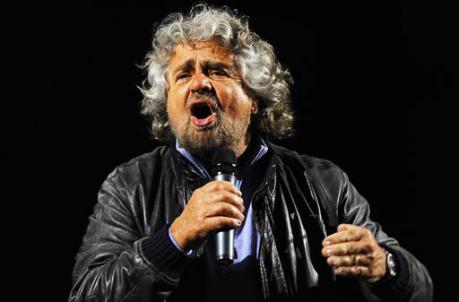 Non c’è dubbio il partito di Grillo è il primo partito nel parlamento dei padroni italiani. Il Pd di Bersani, dopo aver leccato il culo a Monti, ora tenta di leccare il culo a Grillo. A noi operai non ce ne frega niente. Noi operai vogliamo: aumento del salario Noi operai vogliamo: il salario garantito ai disoccupati Noi operai vogliamo: l’aumento delle pensioni miserabili Grillo ti aspettiamo