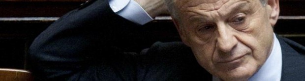 Un vero servitore dello Stato non dorme mai, nemmeno mentre tutti gli altri sono distratti dalla campagna elettorale, da Sanremo o dal gran rifiuto di Joseph Ratzinger. E infatti il ministro dell’Ambiente, Corrado Clini, ha portato e fatto approvare venerdì in Consiglio dei ministri il decreto che istituisce la nuova Autorizzazione unica ambientale (Aua) per le Piccole e medie imprese, che ingloba una serie di adempimenti burocratici in vigore fino ad oggi. Bene, si dirà, semplificare è giusto. Vero in generale, ma il diavolo – al solito – si nasconde nei dettagli e la linea che separa uno snellimento burocratico dalla […]