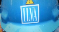 Caro Operai Contro Il padrone dell’Ilva potrà tranquillamente sfruttare gli operai, continuando ad avvelenarli giorno dopo giorno, e avvelenare i cittadini di Taranto e dintorni. Questo ha deciso la Consulta. “Buonsenso”. Così in prima pagina il sole 24 ore, giornale della Confindustria, esulta per la decisione della Consulta, schierata a fianco del governo. Insieme hanno scavalcato l’ordinanza del giudice, che ordinava la bonifica prima di continuare il lavoro all’Ilva. La Consulta ha anche deciso il dissequestro del materiale finito, per completare l’opera di non fermare l’accumulazione di profitti del padrone. Grazie a questo “buonsenso”, i padroni e i loro […]