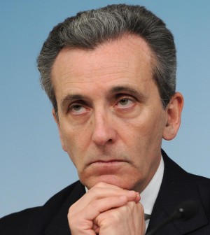 L’amministratore delegato di Mediobanca Alberto Nagel l’ha detto ai magistrati: il nuovo ad di Finmeccanica Alessandro Pansa, nel 2007 ha chiesto alla stessa Mediobanca di finanziare con 500mila euro Lisa Lowenstein, l’ex moglie di Vittorio Grilli, ministro dell’economia del governoMonti, per una società indebitata. E Grilli, in quanto ministro del Tesoro e azionista di controllo di Finmeccanica, ha nominato Pansa al vertice della società il 13 febbraio 2013. L’episodio compare nell’ultimo capitolo delle 150 pagine dell’informativa del Nucleo per la tutela dell’ambiente, guidato da Sergio De Caprio, il colonnello “Ultimo” che catturò Totò Riina. E così dopo l’arresto di Orsi, finisce nel mirino anche il nuovo amministratore delegato. La novità dell’informativa è che […]