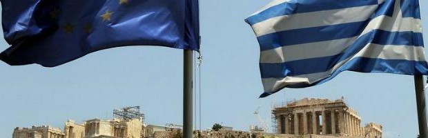 Mentre il mercato greco si restringe per la crisi, (la gente non spende più) i prodotti dellemultinazionali si “allargano” e fatturano numeri significativi. La riduzione del costo del lavoro, dopo il memorandum della troika e la diminuzione di fatto dei diritti per i lavoratori, avvantaggia solo i grossi nomi che vanno in Grecia per investire, ma di fatto risparmiando su stipendi e indennità che la troika ha provveduto a tagliare. Quattro i casi più significativi. La Kraft Hellas AE è una filiale della multinazionale Mondelez internazionale (fino a poco tempo denominata Kraft Foods), che domina il mercato europeo per il cibo da spuntini. Ha recentemente […]