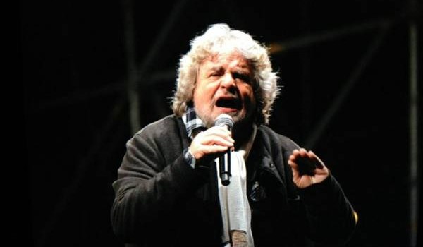 Redazione di Operai Contro, Grillo prende in giro quelli che hanno votato M5S Grillo chiede a Boldrini di difendere il parlamento dei padroni Un mese fa Boldrini per difendere il parlamento dei padroni aveva usato la ghigliottina contro l’opposizione parlamentare del M5S Grillo i voti al M5S non sono serviti a niente Il più grande partito è quello di chi non vota I padroni non li liquideremo in parlamento, ma per le strade Un osservatore