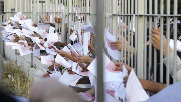 RASSEGNA STAMPA Faz      130219 Immigrazione di poveri – Un pericolo per la pace sociale Reiner Burger e Rüdiger Soldt –       Dal 2007 al 2011 è più che raddoppiato il numero il numero degli immigrati in situazione di indigenza provenienti da Romania e Bulgaria in Germania, da 64 000 a 147 000.; o   nel primo semestre 2012 +24% su stesso periodo 2011. –       Se ne prevede un ulteriore incremento dal 1° gennaio 2014, quando entrerà in vigore la piena libertà di movimento in Europa della forza lavoro bulgara e rumena. –       Il problema è sentito in una serie di grandi città – […]