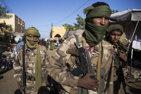 A sei mesi dall’intervento militare francese in Mali, sconfitta degli islamisti radicali nel Nord del Mali, legati ad al-Qaeda del Maghreb islamico (Aqim) che sembra si siano ritirati in Libia. –       È stato siglato a giugno l’accordo di Ouagadougou (Burkina Faso), per cui il governo di transizione del Mali ha concluso una specie di pace separata con l’MNLA, il Movimento Nazionale per la Liberazione dell’Azawad, che rappresenta di fatto solo alcuni clan tuareg, in un’area dove i tuareg sono la minoranza. I ribelli Tuareg si impegnano a non allargare la loro area di influenza. –       Ha firmato il trattato […]