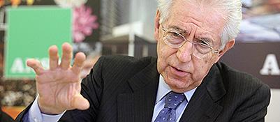 I giornalisti chiedono a Monti:«Se ci sarà un governo Bersani lei entrerà nella compagine?» Monti risponde: «Dipende se nel programma ci sono le riforme che noi vogliamo e per le quali io ho compiuto l’insensatezza di rinunciare a posizioni che mi venivano prospettate». Il Quirinale? «E non solo, perché ci tengo a fare queste riforme». Alle insistenze del conduttore su cosa gli è stato offerto oltre al Quirinale. Monti spiega che «non si trattava di un pacchetto cumulativo», ma di «posizioni di quasi vertice o di vertice nel governo», ma erano conversazioni». Questo se avesse scelto in anticipo una […]