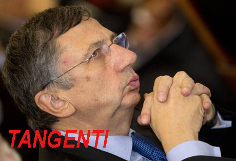 Giuseppe Orsi. L’accusa nei suoi confronti è di corruzione internazionale, peculato e concussione, per le presunte mazzette che sarebbero state pagate per la vendita di 12 elicotteri Agusta Westland al governo indiano. Il gip di Busto Arsizio (l’inchiesta è condotta dal pm Eugenio Fusco) ha disposto anche gli arresti domiciliari per l’ad di Augusta Westland, Bruno Spagnolini, con le stesse accuse. Gli investigatori hanno inoltre perquisito gli uffici di Finmeccanica a Roma da dove hanno acquisiti docuumenti e supporti informatici. Con Orsi, sono stati arrestati anche due cittadini svizzeri, Guido Haschke e il suo socio Carlo Gerosa, che intermediarono nell’affare con Finmeccanica. Secondo l’accusa, per la vendita […]