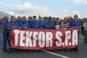 Lavoratrici e Lavoratori Tekfor di Villar Perosa  Il 26 febbraio i sindacati territoriali e le RSU di Villar si recheranno in Regione per  affrontare il problema della CIGS. Le intenzioni di massima delle RSU sono quelle di non firmare l’accordo sulla CIGS, scelta già fatta dalle RSU di Avigliana, e riproporre i CONTRATTI DI SOLIDARIETA’.  Pensiamo inoltre che sia utile chiedere un incontro con il Giudice nominato dal Tribunale di Torino ( Dott.ssa Giusta) per metterla al corrente di tutto quello che è successo e che succede nel nostro stabilimento.  Non ci convincono le dichiarazioni della Direzione che, a […]