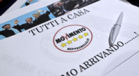 A spoglio completato, l’Italia che esce dalle urne in queste elezioni politiche 2013 non ha nessuna maggioranza. L’alleanza tra Pd e Sel vince di un soffio alla Camera, il Movimento 5 Stelle diventa il primo partito a Montecitorio e il Senato appare spaccato: il centrosinistra ottiene il 31,63% (Pd al 27,43%) ed è il partito di maggioranza relativa, mentre la coalizione composta da Popolo della Libertà e Lega Nord si ferma al 30,72% (Pdl al 22,30%), il Movimento 5 Stelle al 23,79%, la lista di Mario Monti al 9,13%, Rivoluzione civile all’1,79%, Fare per fermare il declino allo 0,90%. […]