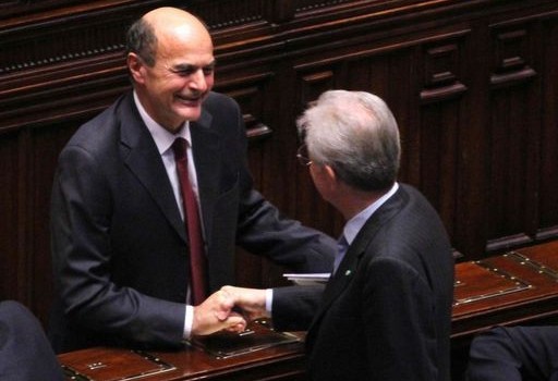 Caro Operai Contro, I giornali dipingono scenari apocalittici se, a tutti i costi, non si dovesse formare un nuovo governo. Nessuno tra i propugnatori della governabilità a prescindere, ha finora speso una parola su cosa dovrebbe fare per gli operai il nuovo governo. Si preoccupano di tenere in piedi il baraccone che permette a loro di far la bella vita, facendo i giullari e gli imbonitori di questo sistema sociale, fondato sul nostro sfruttamento. Un sistema sociale che dobbiamo spazzare via prima perché ci sta portando in rovina. Perciò dobbiamo lavorare per il Partito Operaio Saluti operai da Bari