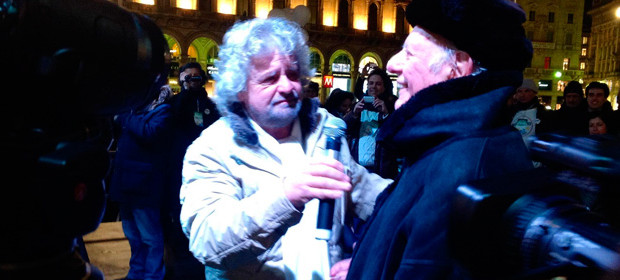 dal corriere della sera Pure Elkann ha confessato a Le Monde di aver votato per il comico: «Non mi rassegno alla mediocrità della classe politica»   Lapo Elkann (Fotoservizi) ROMA – «Ho votato Grillo e direi sì ad un governo monocolore del Movimento 5 Stelle». Il Grande Vecchio del teatro italiano, Giorgio Albertazzi, 90 anni ad agosto ma ancora gagliardamente in scena con «Le memorie di Adriano» a Roma al teatro Parioli, si ritrova allineato al suo antico amico-nemico Dario Fo: entrambi supporter di Beppe Grillo, dell’uomo che ha rivoluzionato il panorama politico italiano. Se il Palazzo e i partiti subiscono […]