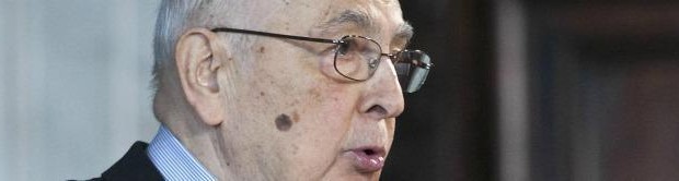 Redazione di operai Contro, Anche Napolitano, dopo Bersani, ha fallito. In Italia non è possibile fare neanche l’ammucchiata Invece di dimettersi, Napolitano resta e resta Monti. Napolitano non sa più  che fare per i padroni e prende tempo Il Pd di Bersani e il Pdl di Berlusconi hanno sostenuto il governo Monti per un anno. Hanno sostenuto tutte le leggi di Monti contro gli operai e Bersani ora voleva continuare Berlusconi e Bersani sono i puttanieri della politica borghese Il M5S è il primo partito del parlamento, ma Napolitano non ha mai preso in considerazione di dare l’incarico di […]