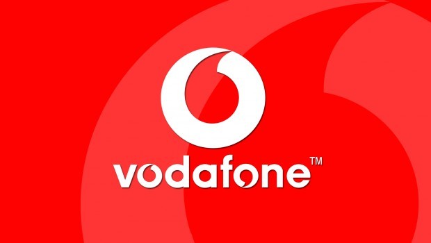 Vodafone Spagna ha comunicato ai sindacati l’apertura di una consultazione sul piano di ristrutturazione che prevede 1.075 licenziamenti, il 25 per cento del totale. Entro 30 giorni da oggi le parti dovranno trovare un accordo che, secondo i sindacati, si annuncia ”molto complicato”. I sindacati sono preoccupati anche per il futuro dei dipendenti che dovranno lasciare il posto di lavoro, perche’ l’eta’ media dei dipendenti di Vodafone Spagna e’ di 38 anni, quindi e’ pressoche’ impossibile avviare un processo di pensionamento. Nel marzo dello scorso anno Vodafone Spagna e sindacati raggiunsero l’accordo per il rinnovo del contratto collettivo che […]