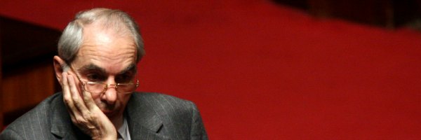 “Pensioni miserabili, i giovani d’oggi dormiranno nelle auto”: così parlò Giuliano Amato, mister 31mila euro al mese di pensione. Mentre i pensionati italiani sono alle prese con la beffa dei cud in Rete, la politica continua a regalare loro pillole dal gusto amarissimo. Amato afferma: “Quando tanti giovani arriveranno alla pensione dopo uno slalom tra diversi lavori, si troveranno con una pensione miserabile con cui non potranno vivere e si troveranno a dormire in auto”, ha detto l’ex premier e consigliere economico di Craxi a una lezione alla Luiss, mettendo in guardia da una “possibile rivolta che non sarà pacifica come […]