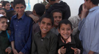 L’esercito australiano apre il fuoco e uccide due bambini afghani scambiandoli per talebani. In realta’ erano pastori, a guardia del bestiame. A Kabul sono tante le manifestazioni di protesta contro la presenza delle forze Nato nel paese. Manifestazioni alle quali partecipano anche i bambini. ”Ci dispiace profondamente – dice il generale David Hurley – che la Nato in Afghanistan sia responsabile,  della morte di due bambini afghani durante un’operazione”. Nel solo mese di febbraio, dieci civili afghani, e tra questi cinque bambini, sono stati uccisi durante un bombardamento delle forze armate degli Stati Uniti in Provincia di Kunar. I […]