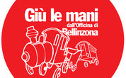 Cari operai dell’Officina, care compagne e cari compagni Siamo venuti dalla Svizzera tedesca per dirvi: GRAZIE. Grazie, prima di tutto per l’invito alla vostra festa, ma anche e soprattutto un grandissimo grazie, per aver avuto il coraggio di dire “NO” cinque anni fa. Senza questo vostro deciso e collettivo “NO”, oggi l’Officina di Bellinzona non ci sarebbe già più. È stata la vostra determinazione nel prendere in mano il proprio destino, senza delegare più niente a nessuno, che vi ha reso possibile di continuare a vivere dignitosamente del proprio lavoro, senza cadere nelle trappole di trattative e compromessi, di spostamenti di siti […]
