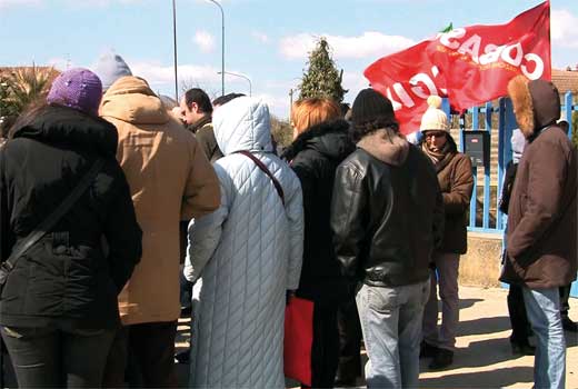 Per i 104 operai della ex CABLELETTRA di Robbio, Pavia, non ci sarà proroga della cassa integrazione straordinaria fino a settembre. Da ricordare che con la riforma Fornero la CIGS è destinata a scomparire, sostituita dall’ASPI. Per tutto questo anno solare chi ha percepito l’indennità di disoccupazione ordinaria fino allo scorso anno andrà avanti senza cambiare nulla. Ma visto che ogni anno verranno riviste tabelle ed importi dell’ASPI, è facile prevedere gli effetti sugli operai inoccupati ed in cassa integrazione, in particolare quella straordinaria. Per i 104 operai CABLELETTRA di Robbio si prospetta quindi all’orizzonte la mobilità: ipotesi però […]
