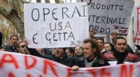 Redazione di Operai contro, Esplode la richiesta di ore di cassa integrazione a marzo. Con poco meno di 100 milioni di ore registrate lo scorso mese, la cig aumenta in tutti i suoi segmenti (ordinaria, straordinaria e deroga), sia sul mese che sull’anno. Le 96.973.927 ore registrate a marzo segnano infatti un incremento consistente su febbraio (pari ad un +22,44%), mentre da inizio anno il monte ore complessivo è pari a 265.043.645 per un +11,98% sul primo trimestre del 2012. Dietro questa mole di ore sono coinvolti da inizio anno circa 520mila lavoratori, che hanno subito un taglio del salario per 1 […]