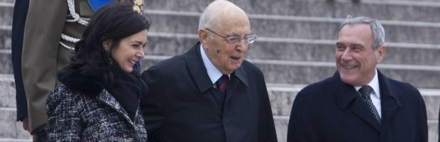 Redazione di Operai Contro, avete ragione. I tagli di Grasso e Boldrini non bastano I deputati e senatori al massimo devono avere uno stipendio pari alla media nazionale di 2000 euro mensili. Avete ragione Grasso e Boldrini ci prendono per il culo. Non hanno detto neanche se si tagliano lo stipendio o l’indennità aggiuntiva per i presidenti della camera e del senato. Avete ragione, non basta ridursi l’indennità parlamentare a 5000 euro mensili come ha fatto il M5S in Sicilia. Avete ragione non si può collaborare con quelli del Pd siciliano che non si sono ridotti l’indennità neanche a […]