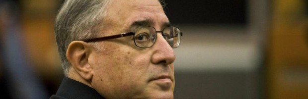 Vent’anni di processo Marcello Dell’Utri è stato condannato in appello a sette anni di carcere per concorso esterno in associazione mafiosa. Dopo la sentenza, il procuratore generale di Palermo Luigi Patronaggio ha chiesto l’arresto, per pericolo di fuga, dell’ex senatore Pdl. La richiesta dovrà essere esaminata da un giudice, un passaggio di cui non si conoscono ancora i tempi. I giudici della Corte d’Appello di Palermo hanno condannato Dell’Utri a 7 anni, accogliendo la richiesta dello stesso pg Patronaggio. “Speravo in un’altra sentenza, ma l’accetto” è stato il commento a caldo dell’ex senatore. Che poi ha aggiunto: “Il romanzo criminale continua…”. “Naturalmente speravo in un’assoluzione, […]