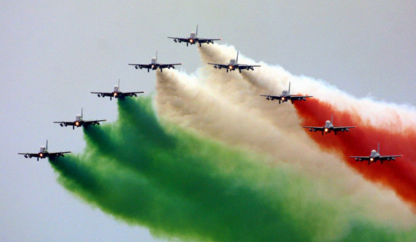 “Noi italiani ci muoviamo solo quando siamo in difficoltà, si vede che dobbiamo stare sotto pressione prima di saper risorgere come un araba fenice. In questa storia ci siamo mossi grazie al fatto che tutti, sindacati, istituzioni, giornalisti, cittadini, abbiamo lavorato come un unico corpo. Ora continuiamo con speranza”. Sono le parole di Filippo Lupelli, segretario provinciale UILTEC-UIL di Bari, a seguito dell’incontro avuto a Roma tra sindacati, istituzioni e governo per il caso dello stabilimento BRIDGESTONE di Bari, 950 operai più altrettanti considerato l’indotto. BRIDGESTONE non dice proprio nulla di nuovo, vende fumo. E siccome il fumo dà […]