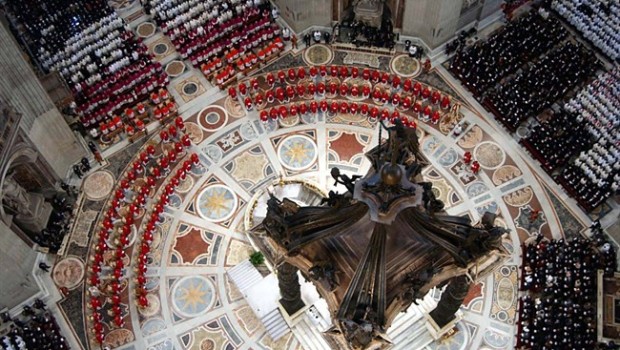 Da oggi, martedì 12 marzo, si riunisce il conclave chiamato ad eleggere il nuovo papa. Nella Città del Vaticano, che è uno Stato nello Stato, per l’esattezza è lo Stato più piccolo del mondo, eppure è sempre molto influente, la figura del papa è praticamente simbolica, un po’ come avviene nel caso del nostro Presidente della Repubblica. Invece, l’organo che detiene il massimo potere decisionale ed esercita il ruolo politicamente più rilevante è la Segreteria di Stato, vale a dire l’equivalente del nostro Primo Ministro. Detto ciò, è evidente che il pontefice non può dimettersi come se fosse un […]