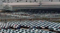 Record negativo a febbraio per il mercato dell’auto in Europa, sceso del 10,2% rispetto ad un anno fa. Secondo i dati diffusi dall’Acea, l’associazione dei costruttori europei, le immatricolazioni nei 27 Paesi Ue più quelli Efta il mese scorso hanno segnato il livello più basso mai raggiunto, con appena 829.359 unità vendute. Se si considera la sola Ue, il dato scende a quota 795.482 nuove auto, con un calo del 10,5% rispetto a febbraio 2012. Nei primi due mesi del 2013, invece la flessione è stata del 9,5%, con un numero complessivo di immatricolazioni di 1.681.073 auto. Per Francia e Italia flessione a due […]