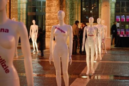 Redazione di Operai Contro, il nuovo giornale mi piace. Penso che l’attivazione dei commenti sia la cosa più interessante. Non sono d’accordo con il modo di fare i commenti di Ercole2. Sembra  il comunista che sa tutto e su ogni articolo da la sua sentenza. Non entra mai nel merito dell’articolo sentenzia e basta. Un vostro lettore