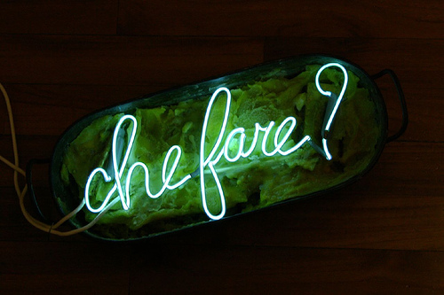 PER IL DIBATTITO  Nell’articolo precedente ho affrontato alcuni aspetti della globalizzazione, fondamento del capitalismo attuale e ho solo accennato, non potevo fare diversamente vista la complessità degli argomenti, all’organizzazione di un’ipotetica società ideale, cosa che voglio fare in quest’articolo. Prima, però, vorrei rispondere a delle osservazioni che sono state postate come commento all’articolo stesso per dissipare ogni minimo dubbio emerso da qualche lettore: –          Non è mia intenzione affrontare l’analisi delle strategie e delle tattiche necessarie per arrivare a una società egualitaria, l’hanno fatto e ne stanno scrivendo altri più competenti di me, se lo facessi anch’io, parleremmo tutti […]