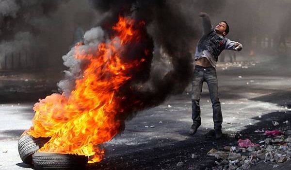 Appena viene eletto un papa prega per la pace nel mondo. E’ pura ipocrisia Provi Francesco a dire ai padroni d’israele di smetterla di ammazzare i Palestinesi  