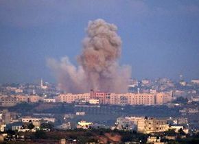 Nella notte tra martedì e mercoledì Israele ha compiuto un raid aereo contro la Striscia di Gaza. Si tratta del primo attacco dalla tregua firmata lo scorso novembre. A denunciare l’attacco un comunicato diffuso dal ministero dell’Interno di Hamas. Secondo il ministero palestinese è stata colpita «un’area aperta nel nord di Gaza e non ci sono stati feriti». Al momento da parte israeliana non è stata rilasciato alcun commento.