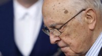 Redazione di Operai Contro, il disgusto per questo schifoso stato dei padroni è enorme. Il Presidente della Repubblica Giorgio Napolitano ha concesso la grazia al colonnello Joseph Romano, che era stato condannato dalla Corte d’Appello di Milano in relazione al cosiddetto caso Abu Omar. Fonti del Quirinale sostengono che Giorgio Napolitano nella concessione della grazia al militare Usa si sia ispirato “allo stesso principio che si cerca di far valere per i nostri due marò in India“. E’ un fatto, però, che Obama in persona il 15 febbraio aveva chiesto la grazia per tutti i 23 condannati Usa per i sequestri (22 agenti Cia e un […]