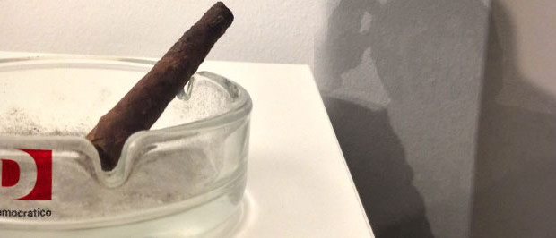 Redazione di Operai Contro, il porcaio della politica dei padroni è allo sfascio. Non riescono a nominare il presidente del consiglio, non riescono a nominare il presidente della repubblica dei padroni. Operai per noi è un vantaggio, abbiamo più tempo per organizzare il nostro esercito, il nostro partito. Tre mesi fa, Bersani, dopo aver vinto le buffonate delle primarie, si sentiva già presidente del consigli. Bersani un mese dopo perdeva le elezioni borghesi Bersani ieri si è dimesso. Il Pd è allo sfascio Ridono il Pdl, la lista civica di Monti e il M5S, ma hanno poco tempo per […]