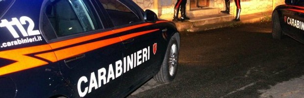 Operai Contro, i giornali riportano: “Hanno lasciato un biglietto in cui chiedevano perdono ben visibile accanto a un’auto, nel garage. Poi sono andati in uno stanzino sul retro del palazzo e si sono impiccati. Così hanno perso la vita, nel loro appartamento di Civitanova Marche, due coniugi, Romeo Dionisi, di 62 anni, e Annamaria Sopranzi, di 68 anni.  Il fratello della donna, Giovanni, di 70 anni, appena saputa la notizia, si è gettato in mare. Il suo corpo è stato recuperato dalla Capitaneria di porto, ma i tentativi di rianimarlo sono stati inutili.” Il motivo del suicidio dei coniugi è legato a questioni economiche: l’ unica fonte di […]