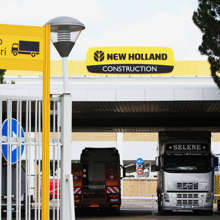 LECCE – “Cattivi presagi” sullo stabilimento Fiat Cnh di Lecce, spingono gli operai ad incrociare le braccia per oltre un’ora, improvvisando uno sciopero che sarebbe dovuto essere, invece, un’assemblea sindacale straordinaria. E lo stato d’agitazione, indetto dai sindacati metalmeccanici interni allo stabilimento, sito nella zona industriale del capoluogo, è appena agli inizi.  I lavoratori sono già pronti a presidiare l’ingresso in fabbrica per tutta la mattina di domani, a partire dalle prime luci dell’alba. La sveglia, per quasi tutti, suonerà alle 5.00. L’obiettivo della levataccia, in un giorno di permesso retribuito dall’azienda (e quindi spendibile in un modo più piacevole), è quello di verificare […]