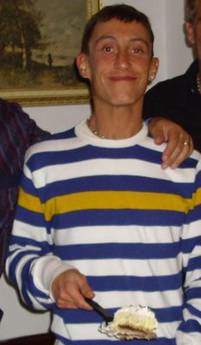 Redazione di Operai Contro, hai ragione a parlare male della magistratura Stefano Cucchi è stato assassinato nel 2009 dalle guardie carcerarie, i medici e gli infermieri. Le guardie carcerarie lo hanno picchiato, medici e infermieri lo hanno lasciato morire di fame e di sete. Di fronte a un tale brutale assassinio si pensa che i criminali vengano condannati all’ergastolo Invece no Sei anni e otto mesi di reclusione, per Aldo Fierro, il primario del reparto dell’ ospedale Sandro Pertini. A seguire i pm hanno chiesto sei anni per i medici Stefani Corbi e Flaminia Bruno, cinque anni e mezzo […]