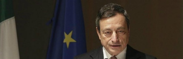 La disoccupazione cresce in tutta Europa. A fine 2012 la percentuale delle persone senza lavoro nell’Eurozona ha continuato a salire “raggiungendo livelli senza precedenti”. Lo scrive la banca centrale europea nel bollettino mensile, secondo cui i dati delle indagini, con una disoccupazione al 12% a febbraio, “segnalano un ulteriore calo dei posti di lavoro nel primo trimestre del 2013”. Il tasso di disoccupazione aggregato per l’area dell’euro, osserva la Bce, è aumentato da una media annuale del 7,6% nel 2007 all’11,4% nel 2012. Secondo le stime della Commissione europea, circa la metà di questi 3,8 punti percentuali di aumento è ascrivibile a un incremento […]