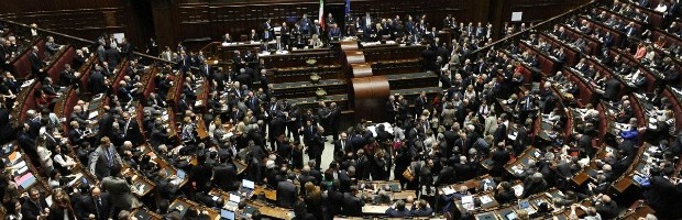 Cara Redazione di Operai Contro, i politici del Pd, Pdl, iniziativa civica, Lega gridano contro la marcia su Roma. Giornalisti al servizio del regime si sgolano a dire che l’elezione di Napolitano è stata democratica Il fascismo fu la forma politica scelta dai padroni per affrontare la crisi dopo la 1 guerra mondiale. I governi tecnici, i governi di unità nazionale, i governi del presidente, i governi di scopo, sono altre forme che assume il governo dei padroni. Mussolini veniva presentato come il salvatore della patria Oggi i padroni hanno una nuova forma di fascismo: il governo di Pd-Pdl-Iniziativa […]
