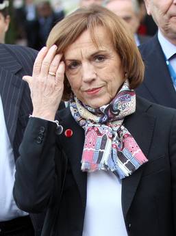 Caro Operai Contro, anche Fornero è preoccupata. I soldi per la cassa integrazione sono finiti.Se i padroni e i sindacati seguivano la sua legge e licenziavano subito, il problema non c’era. Fornero promette: ” quello che so è che sono pienamente consapevole del problema e che noi, anche se siamo un governo in carica solo per l’ordinaria amministrazione, non rimarremo di certo con le mani in mano. Io posso promettere questo, e lo farò: finché sarò al ministero mi impegnerò al massimo per trovare almeno parte delle risorse necessarie.” E’ sperabile che l’impegno non sia come quello per gli […]