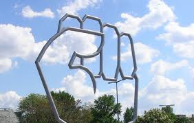 Caro Direttore, bisogna ammetterlo. Il ciclone elettorale cinquestelle ha avuto il merito di mettere chiaramente in evidenza la finzione della democrazia borghese. –        Non si fa il governo se preventivamente, non sono tutti d’accordo. –        Non si fanno le commissioni se preventivamente, non sono tutti d’accordo. –        Non fa il presidente della repubblica se preventivamente, non sono tutti d’accordo. L’inciucio è la sostanza stessa della democrazia borghese. Per stangate, leggi, norme antioperaie e antipopolari, basta il governo di turno, (oggi c’è Monti), eletto o nominato, “democraticamente” o “dittatorialmente”. Anche il giochino dell’opposizione per finta è definitivamente caduto. E’ tempo […]