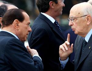 Appare evidente che ha vinto l’astuta strategia di Berlusconi, mentre gli altri (chi più chi meno) si sono rivelati o confermati dei dilettanti allo sbaraglio. La rielezione di Giorgio Napolitano alla presidenza della Repubblica è il risultato “machiavellico” di un accordo consociativo, o “inciucio”, raggiunto tra PD e PDL per la costituzione di un supergoverno in perfetta continuità con le politiche seguite negli ultimi tempi, in modo particolare con le direttive impopolari ed antipopolari imposte dall’UE al proconsole Monti. Siamo stati ancora una volta tratti in inganno nel momento in cui hanno condotto il quadro politico dove volevano: le […]