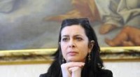 Caro Direttore “Non immaginavo questa povertà in Italia”. A dirlo non è un marziano, ma la neoeletta presidente della Camera Laura Boldrini, dopo il triplice suicidio causato dalla povertà a Civitanova Marche, “una strage di Stato”. Dobbiamo pensare che, come chi si è dichiarato, a sua insaputa proprietario di una super villa nel centro di Roma senza saperlo, anche la Boldrini sia stata nominata presidente della Camera a sua insaputa? Ma dove viveva per scoprire esterefatta che “non immaginavo questa povertà in Italia”? Questa è la presidente della camera dei deputati. Saluti un operaio non votante