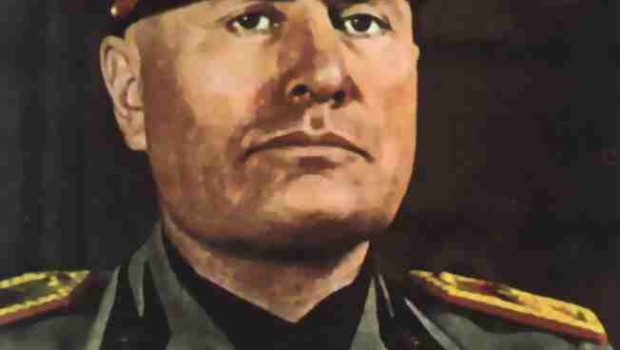 Già il 4 settembre 1924, in piena crisi aventiniana, Mussolini aveva incaricato una commissione di quindici membri suddivisi in egual misura tra senatori, deputati e studiosi scelti dal direttorio nazionale del partito fascista, di studiare le riforme costituzionali più opportune, tra l’altro in materia di rapporti fra potere legislativo e potere esecutivo . Il colpo d’acceleratore alla soluzione della crisi dato dal discorso del 3 gennaio dovette spingere Mussolini a trasferire su un piano formalmente più consono quella che era pur sempre un’emanazione del partito fascista. Il decreto del Presidente del Consiglio dei ministri col quale Mussolini istituiva il […]