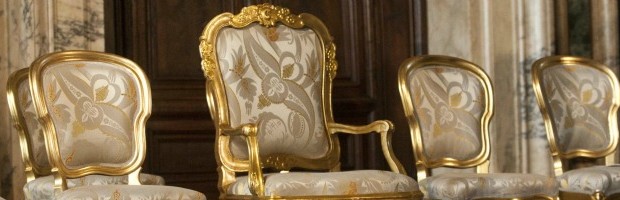 Il Fatto Quotidiano > Economia & Lobby > Lobby internazi… Finanza internazionale, politica, imprese, massoneria, clero, schieramenti di sinistra e di destra spostano le proprie pedine in Parlamento con l’obiettivo di avere i numeri per conquistare la poltrona del Presidente della Repubblica. Tutte le candidature hanno però in comune l’appartenenza ad un sistema politico-economico che da quarant’anni domina l’Italia di Costanza Iotti | 9 aprile 2013 Poteri forti e poteri deboli dietro la corsa per il Quirinale. Già perché per ogni nome proposto c’è una storia. E una lobby che si muove a sostegno della candidatura alla massima carica dello Stato: finanza internazionale, politica, imprese, massoneria, clero, schieramenti di […]