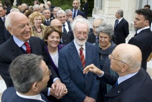 Redazione di Operai Contro,  “Adesso Napolitano farà un governo, è la cosa più urgente della quale ha bisogno il Paese. …..il governo seguirà le indicazioni di scopo che il Capo dello Stato gli affiderà in parte già contenute nel documento dei “saggi” a lui consegnato una decina di giorni fa e già reso pubblico.” (E.Scalfari , la repubblica 21/04/2013)  Il giornalista borghese di sinistra Eugenio Scalfari rileva,senza denunciarla,  la forzatura del gran ciambellano della borghesia italiana. Secondo la costituzione, infatti, Napolitano non potrebbe fare un governo né tantomeno dare indicazioni di sorta all’esecutivo, queste prerogative  secondo la democrazia formale della […]