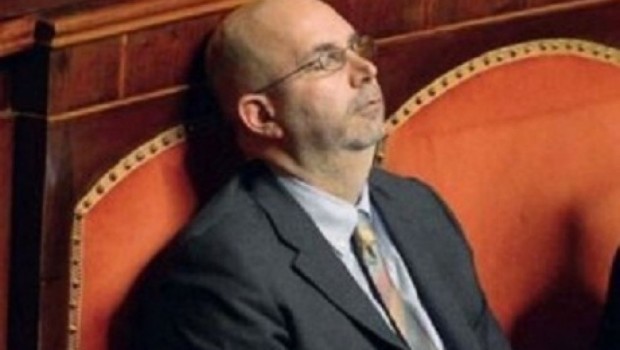 Caro Operai Contro Vito Crimi, esponente di primo piano del M5S ha dichiarato: “ Emanciparsi vuol dire rendersi autonomi, ma noi lo siamo già. Perché dovremo emanciparci? Alle ultime elezioni per un momento avevo valutato di votare per il M5S, ma poi ho deciso di non andare neanche al seggio. Oggi leggendo la dichiarazione di Crimi, mi son sentita leggera come una piuma, ancora più felice di non aver votato M5S. Ma mi vengono i brividi sentire Grillo che dice: “abbiamo bisogno di andare al governo”. D’ora in avanti starò ben attenta alla politica e alle finalità del M5S, […]