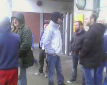 Redazione di Operai Contro l il segretario provinciale della FIOM di Modena Cesare Pizzolla, ha deciso di non fare salire sul pullman che doveva portare gli operai di Modena alla manifestazione di Milano un operaio della CNH. Questo di perse è già un episodio grave, la gravità della cosa è angora più significativa perché il rifiuto di far salire sul pullman riguarda un operaio che in fabbrica, ha sempre lottato al fianco degli operai, facendosi promotore di lotte contro il degrado dei reparti , inquinamento acustico, la mancanza di aspiratori che rendono l’aria irrespirabile, contro l’imposizione della Fiat per […]