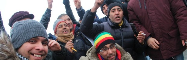 Redazione di OperaiContro, avevo scritto due settimane fa un testo di contributo al dibattito teorico, per la verità da aggiustare. Inutile riproporlo, perchè nel frattempo è il dibattito stesso ad essere cambiato all’interno di questo telematico. Una sempre più pervicace presenza di grillini, organici e non, pare volere pretendere asilo sulle pagine del nostro telematico. Il quale si distingue per essere inclusivo, purchè con temi attinenti al dibattito stesso. Si legge di (operaie? ) disposte a lavorare “non due, ma quattro sabati al mese” gratuitamente, attraverso gli straordinari imposti dalla ditta. Ma anche di operai tesserati a qualche non […]