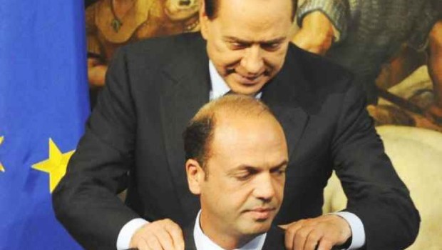 Redazione di Operai Contro, Alfano, il ciondolo del puttaniere Berlusconi, comunica che contro le aggressioni alle donne «abbiamo la legge approvata nella passata legislatura» che ha generato «migliaia di denunce». Del tema «si comincerà a parlare nel prossimo cdm, sulla base della proposta del ministro Josefa Idem di costituire una task force». Lo ha annunciato il ministro dell’Interno Angelino Alfano, al Tg1. «Una rotta c’è già ed è il piano nazionale contro la violenza sulle donne approvato nella scorsa legislatura».  Angelino Alfano ha smesso di ragionare appena nato. Il piano nazionale contro la violenza sulle donne approvato nella scorsa […]