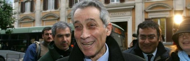 Redazione di Operai Contro, Bondi è l’uomo che il governo Letta vuole mettere come commissario dell’ILVA di Taranto. Bondi ha servito tanti padroni e tanti governi Bondi è un delinquente dal colletto bianco Vi invio un articolo del Fatto quotidiano: l procuratore aggiunto di Milano, Alfredo Robledo e il pm Antonio D’Alessio hanno chiesto il rinvio a giudizio di Enrico Bondi, accusato di falsa testimonianza per la vicenda della microspia trovata sulla sua auto quando era diventato da poche settimane amministratore delegato di Telecom Italia. Chiesto il processo anche per l’ex capo del personale del gruppo di telecomunicazioni, Roberto Maglione. L’episodio risale al 20 agosto 2001 […]